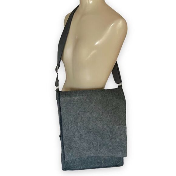 Crate&Barrel Charcoal Gray Felt Large Messenger Crossbody Bag - Picture 6 of 16